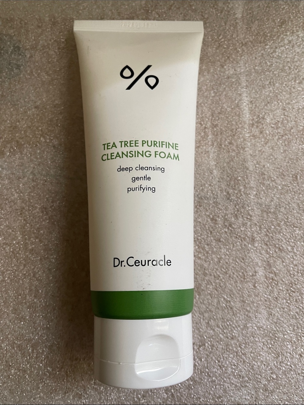 Tea Tree Purifine Cleansing Foam — White & Green